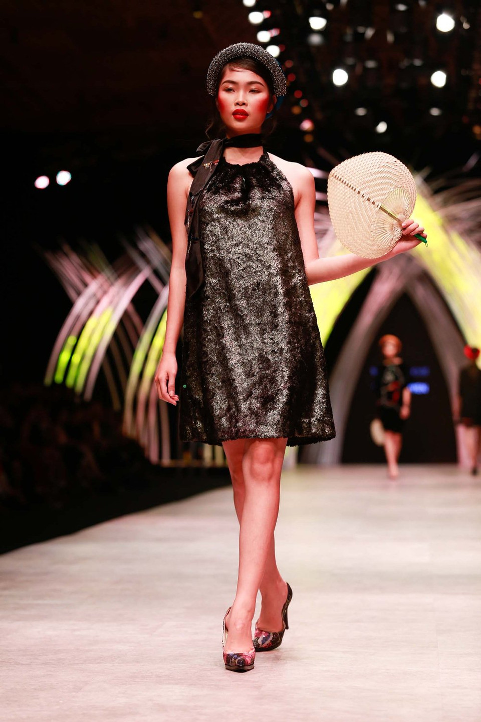 Tối qua, Thủy Nguyễn với thương hiệu Thủy Design House gợi mở một không gian thuần Việt... (Ảnh: BTC)