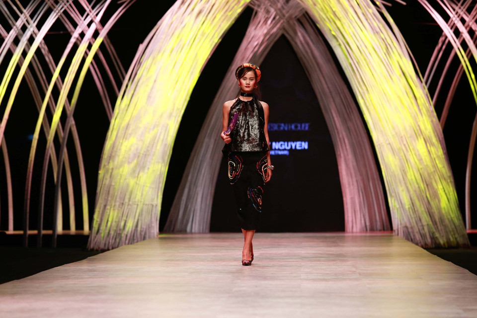 Gấm là một trong những đặc trưng của nhà thiết kế xuất thân từ họa sỹ Thủy Nguyễn. (Ảnh: BTC)