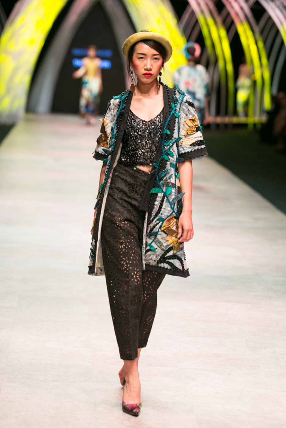 Phụ kiện cũng là điểm nhấn trong các thiết kế... (Ảnh: BTC)