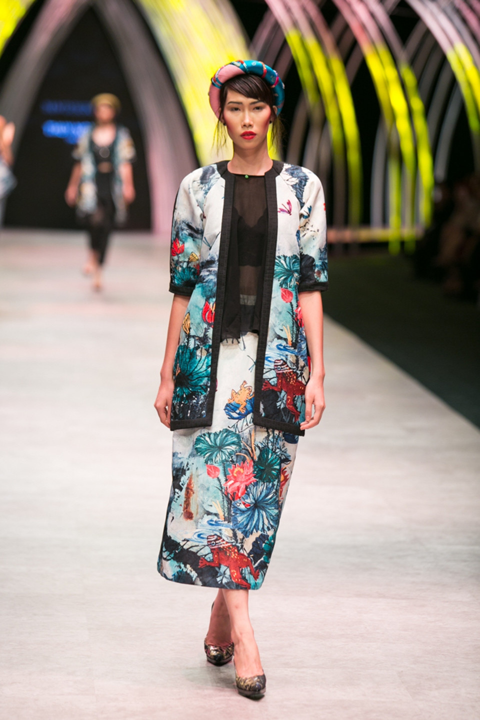 Đây cũng là tinh thần Thủy Nguyễn gửi gắm trong 'Lúng liếng': những cô gái Việt Nam tuy luôn làm mới mình để bắt kịp với nhịp sống hiện đại nhưng vẫn giữ được nét truyền thống vốn có. (Ảnh: BTC)