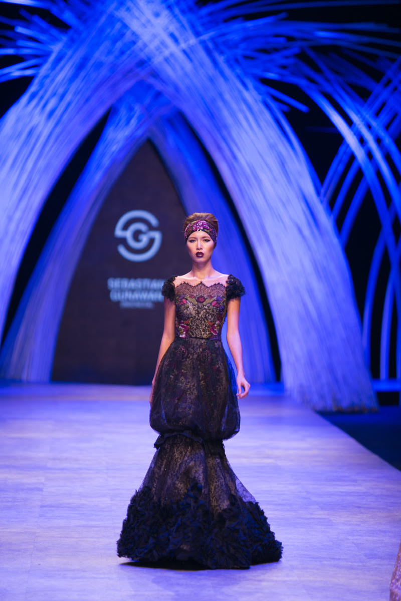 Không nhấn vào việc xử lý chất liệu, ​nhưng nhà thiết kế Indonesia đã khẳng định đẳng cấp vượt bậc với kỹ thuật dựng khối bậc thầy. (Ảnh: BTC)