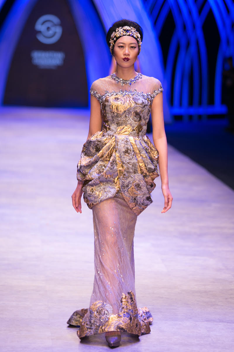 Nhà thiết kế nổi tiếng với dòng trang phục dạ hội được thiết kế tinh tế và kỹ lưỡng đến từng chi tiết. (Ảnh: BTC)