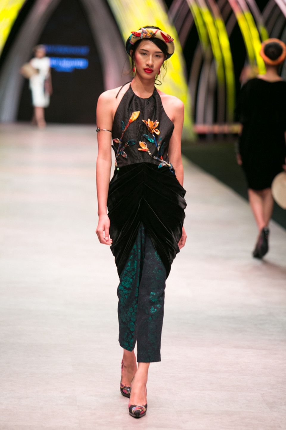 Lấy cảm hứng từ các bức hoạ nổi tiếng mang đề tài 'Người phụ nữ trong Thế kỷ 20'... (Ảnh: BTC)