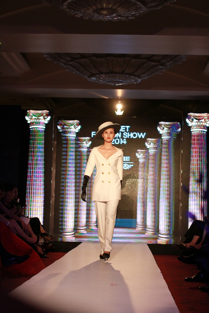 BST Memory (Ký ức) của NTK Trang Cherry. (Ảnh: Xuân Mai/Vietnam+)