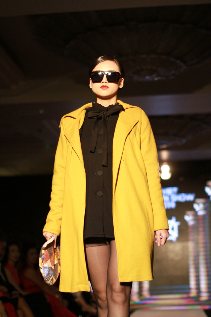 Các thiết kế với những mảng màu đối lập. (Ảnh: Xuân Mai/Vietnam+)