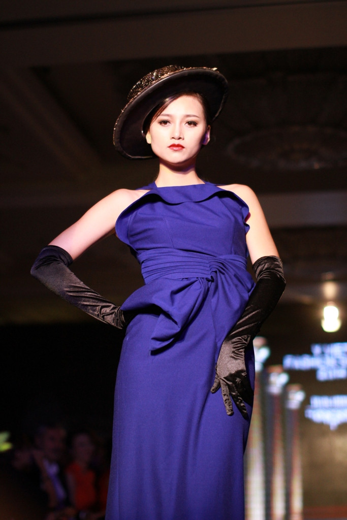 Nhưng vẫn mang hình ảnh của thời trang ứng dụng... (Ảnh: Xuân Mai/Vietnam+)