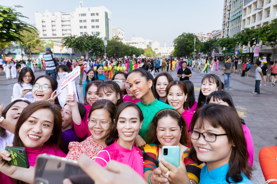 Sau khi tham gia các hoạt động cùng Lễ hội Áo dài Thành phố Hồ Chí Minh, Hoa hậu H'Hen Niê sẽ tiếp tục xuất hiện tại Lễ hội Càphê Buôn Ma Thuột lần thứ 08 với vai trò đại sứ. (Ảnh: CTV/Vietnam+)