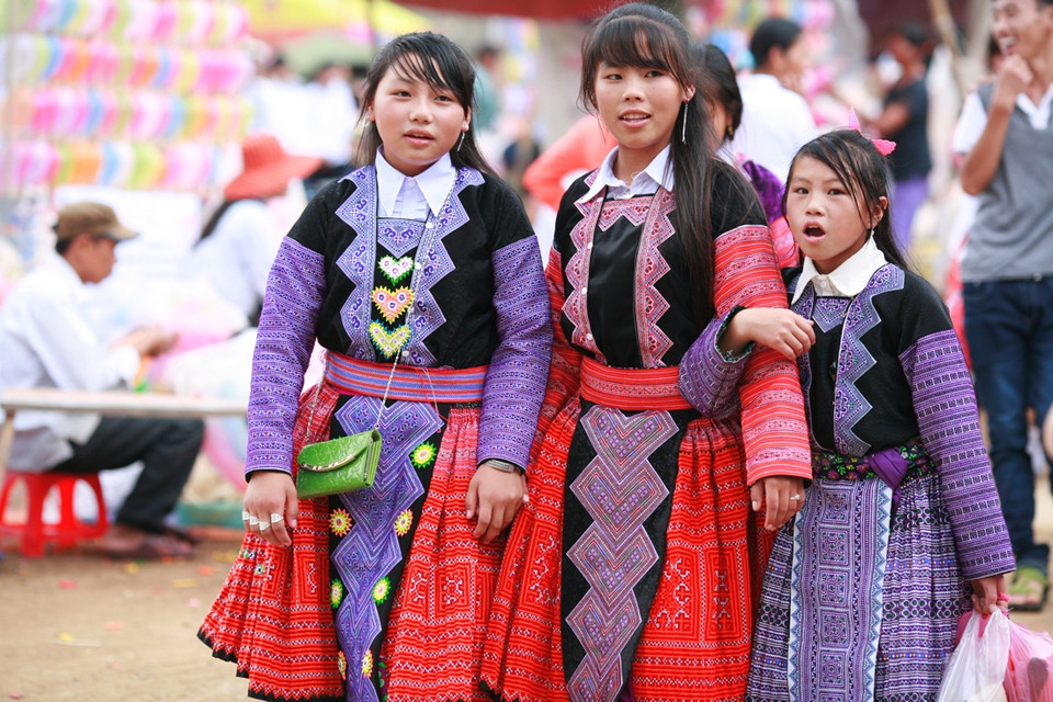 Mỗi năm, các thiếu nữ Mông có một lần được xúng xính váy áo đến chợ tình được tổ chức vào ngày Tết Độc lập 2/9. (Ảnh:Xuân Mai/Vietnam+)