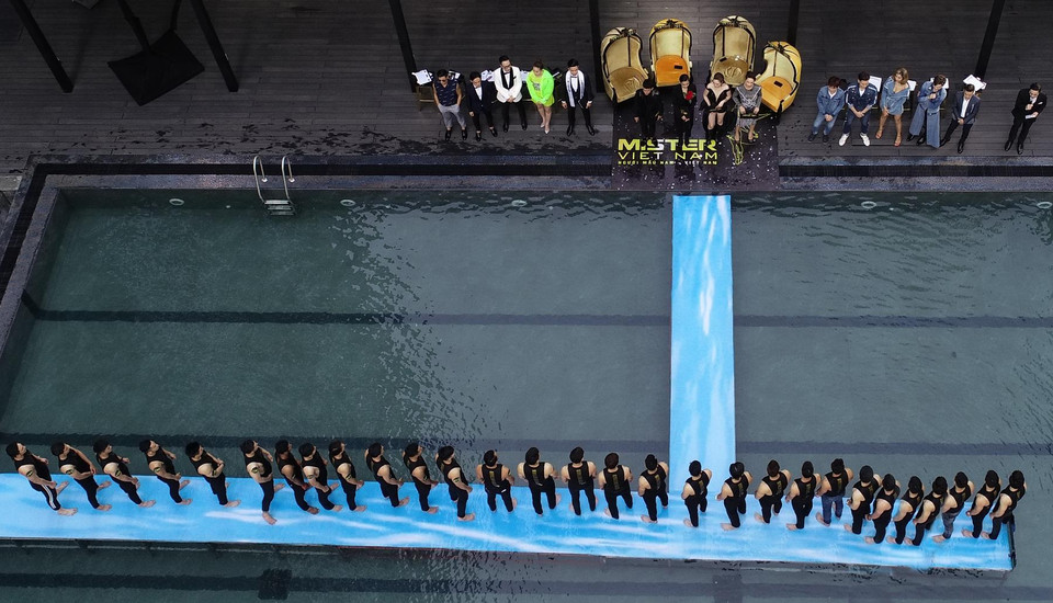 Sau hơn 10 tiếng làm việc liên tục với 2 vòng thi bikini và đồng phụ, cuối cùng ban tổ chức chọn được 16 thí sinh để vào vòng tiếp theo. (Ảnh: BTC)