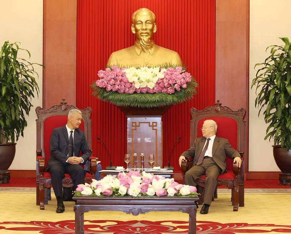 Tổng Bí thư Nguyễn Phú Trọng tiếp đồng chí Anouphap Tounalom, Bí thư Trung ương Đảng Nhân dân Cách mạng Lào, Bí thư Thành ủy, Chủ tịch Hội đồng Nhân dân Thủ đô Vientiane ( Lào) thăm và làm việc tại Việt Nam. (Ảnh: Trí Dũng/TTXVN)