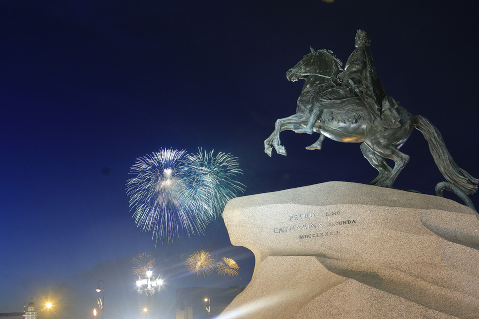 Pháo hoa chào mừng ngày Hải quân Nga năm 2022 tại Saint Petersburg.(Ảnh: Trần Hiếu/TTXVN)