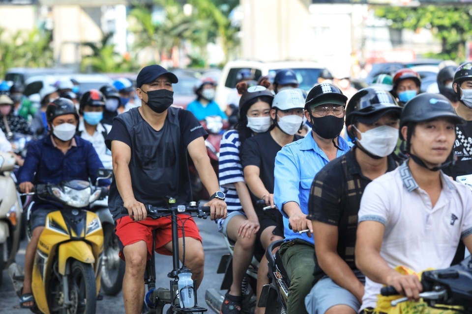 Tuy nhiên vẫn còn tình trạng, un ứ cục bộ vẫn xảy ra trên đoạn gần cầu vượt Ngã Tư Sở. (Ảnh: Tuấn Anh/TTXVN)
