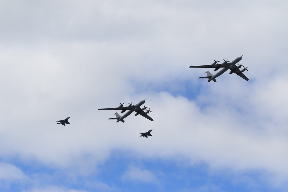 Duyệt binh các lực lượng không quân Hải quân Nga tại thành phố Saint Petersburg. (Ảnh: Trần Hiếu/TTXVN)