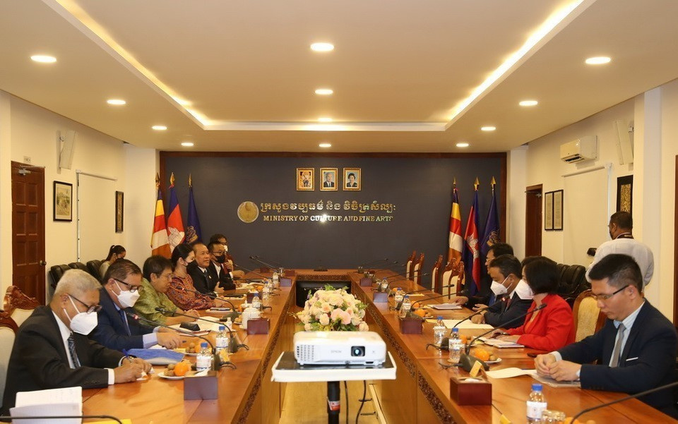 Đoàn đại biểu Bộ Văn hóa, Thể Thao và Du lịch Việt Nam làm việc với Bộ Văn hóa và Nghệ thuật Campuchia.(Ảnh: Nguyễn Vũ Hùng/TTXVN)