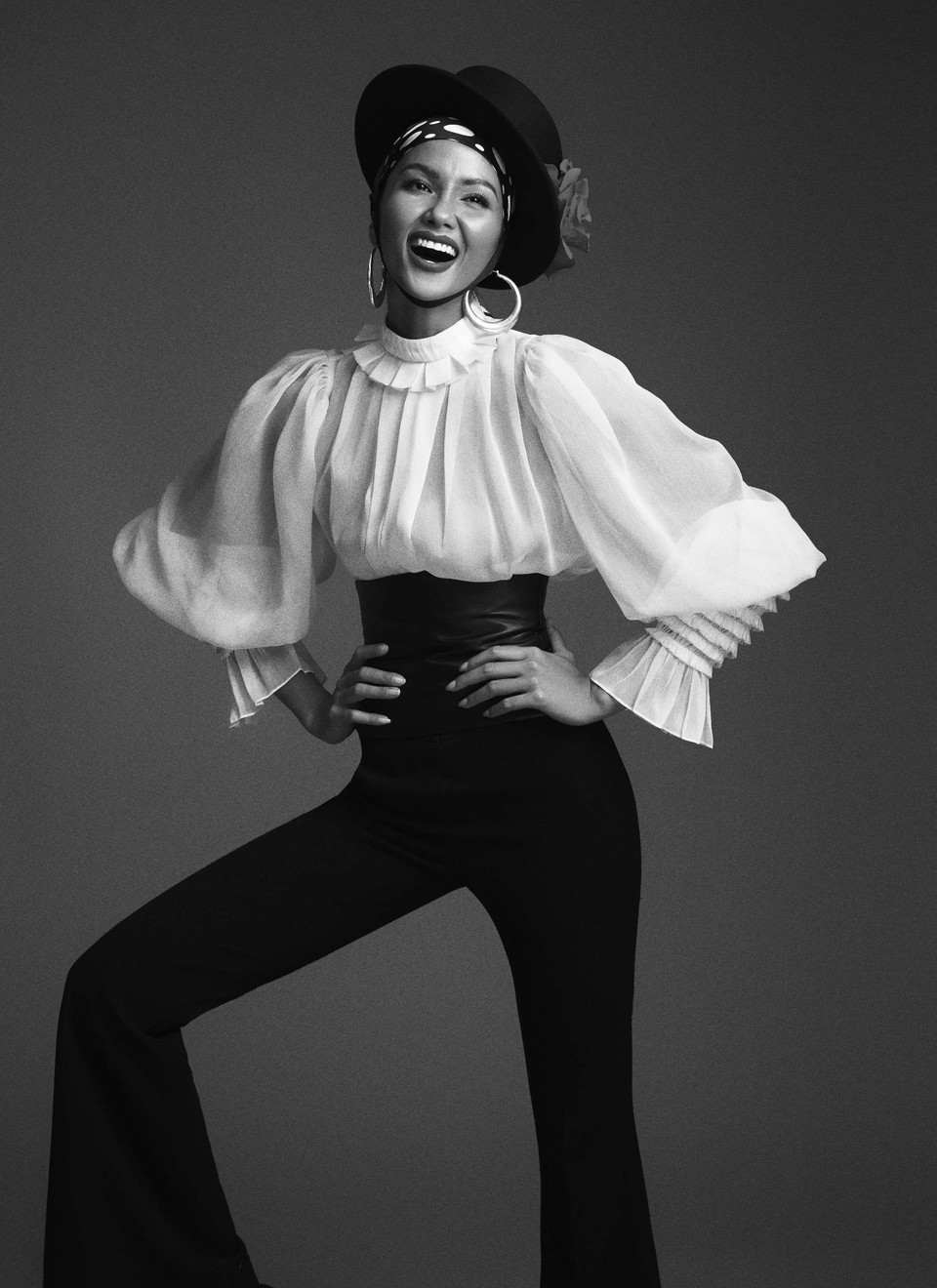 Hoa hậu H'Hen Niê muốn gửi gắm thông điệp đến các cô gái trẻ: ‘Là phụ nữ, hãy thương mình trước khi yêu thương một ai đó.’ (Ảnh: Vietnam+)