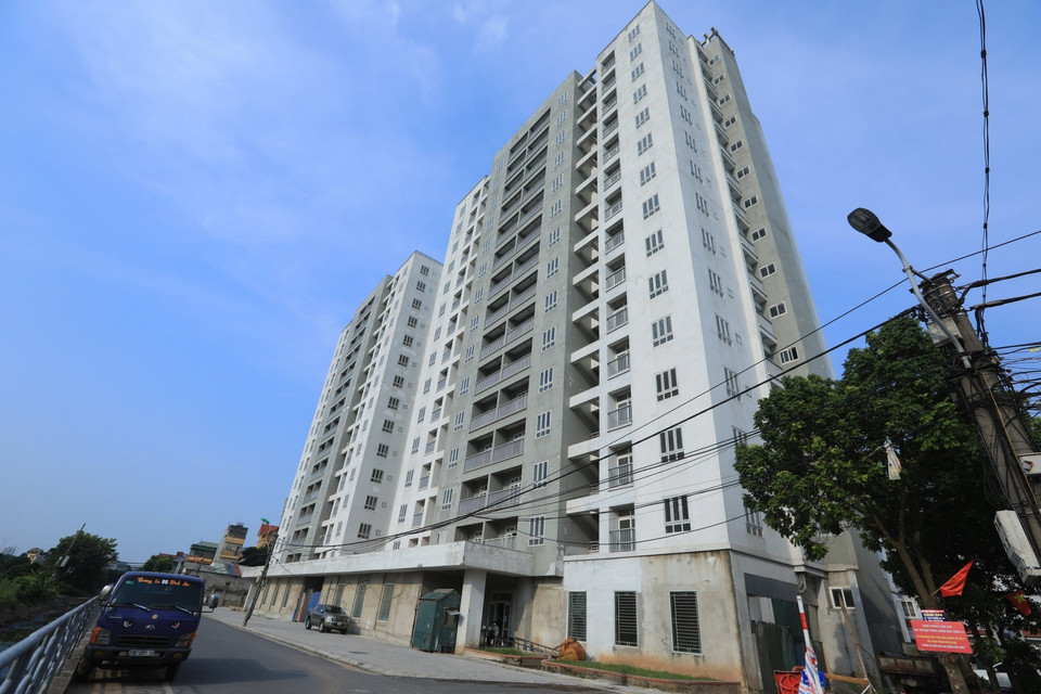 Dự án xây dựng nhà ở tái định cư tại ô đất ký hiệu C13/DD1, phường Trần Phú, quận Hoàng Mai chuẩn bị được đưa vào hoạt động điều trị bệnh nhân COVID-19 không triệu chứng hoặc triệu chứng nhẹ. (Ảnh: Tuấn Anh/TTXVN)