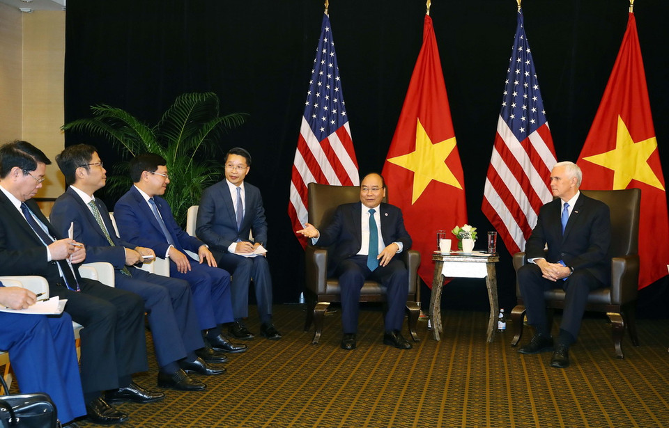 Thủ tướng Nguyễn Xuân Phúc gặp song phương Phó Tổng thống Mỹ Mike Pence. (Ảnh: Thống Nhất/TTXVN)