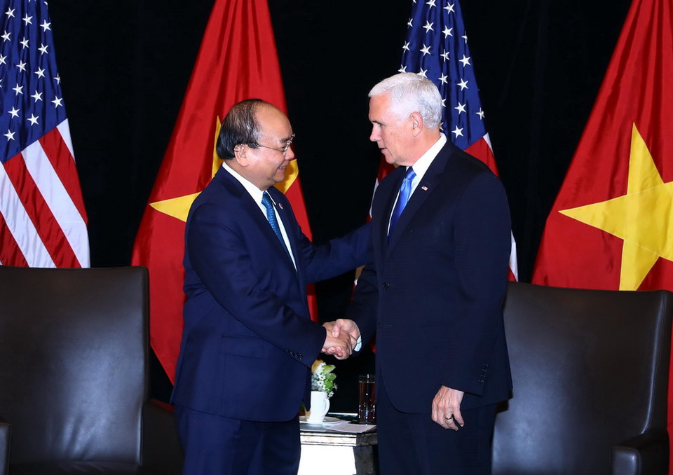 Thủ tướng Nguyễn Xuân Phúc gặp song phương Phó Tổng thống Mỹ Mike Pence. (Ảnh: Thống Nhất/TTXVN)