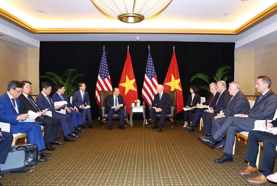 Thủ tướng Nguyễn Xuân Phúc gặp song phương Phó Tổng thống Mỹ Mike Pence. (Ảnh: Thống Nhất/TTXVN)