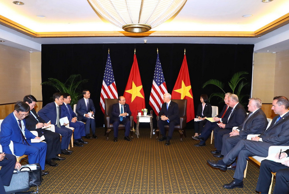 Thủ tướng Nguyễn Xuân Phúc gặp song phương Phó Tổng thống Mỹ Mike Pence. (Ảnh: Thống Nhất/TTXVN)
