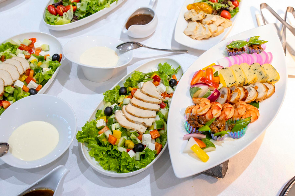 Đi trên hạng thương gia của các hãng hàng không 5 sao Nhật Bản, hành khách sẽ được trải nghiệm dịch vụ bữa ăn theo nhiều chủ đề, gồm các món Âu và món Nhật. Đặc biệt, suất ăn hạng thương gia của Hãng hàng không All Nippon Airways (ANA) vừa nhận giải 'Suất ăn hạng Thương gia ngon nhất' do SKYTRAX trao tặng. (Ảnh: CTV/Vietnam+)