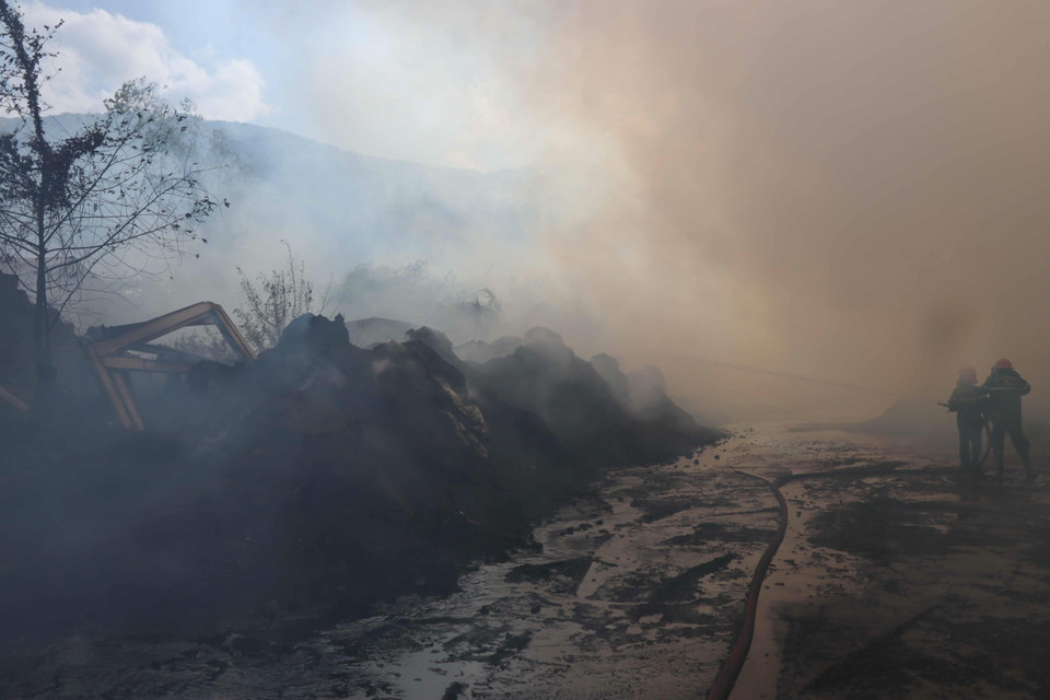 Những khu vực của Công ty cổ phần Năng lượng sinh học Phú Tài đã bị đám cháy thiêu rụi. (Ảnh: Phạm Kha-Viết Nghĩa/TTXVN)