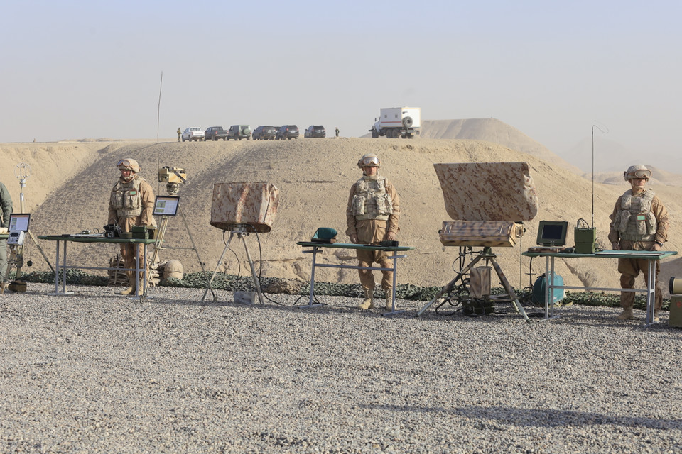 Các thiết bị trinh sát điện tử.(Ảnh: Trần Hiếu/TTXVN)