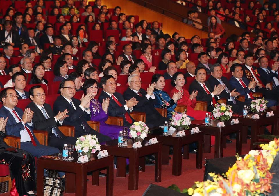 Tổng Bí thư, Chủ tịch nước Nguyễn Phú Trọng và các đại biểu dự chương trình. (Ảnh: Trí Dũng/TTXVN)