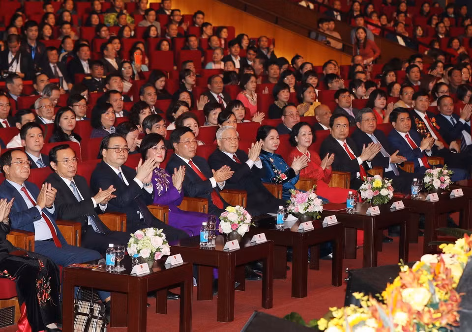 Tổng Bí thư, Chủ tịch nước Nguyễn Phú Trọng và các đại biểu dự chương trình. (Ảnh: Trí Dũng/TTXVN)