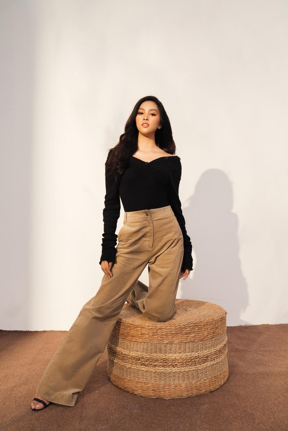 Đương kim Hoa hậu Trần Tiểu Vy thường được khán giả ưu ái dành cho danh xưng 'Hoa hậu đẹp nhất Việt Nam,' bởi vẻ đẹp 'không tỳ vết' của cô. (Ảnh: Hậu Lê/Vietnam+)