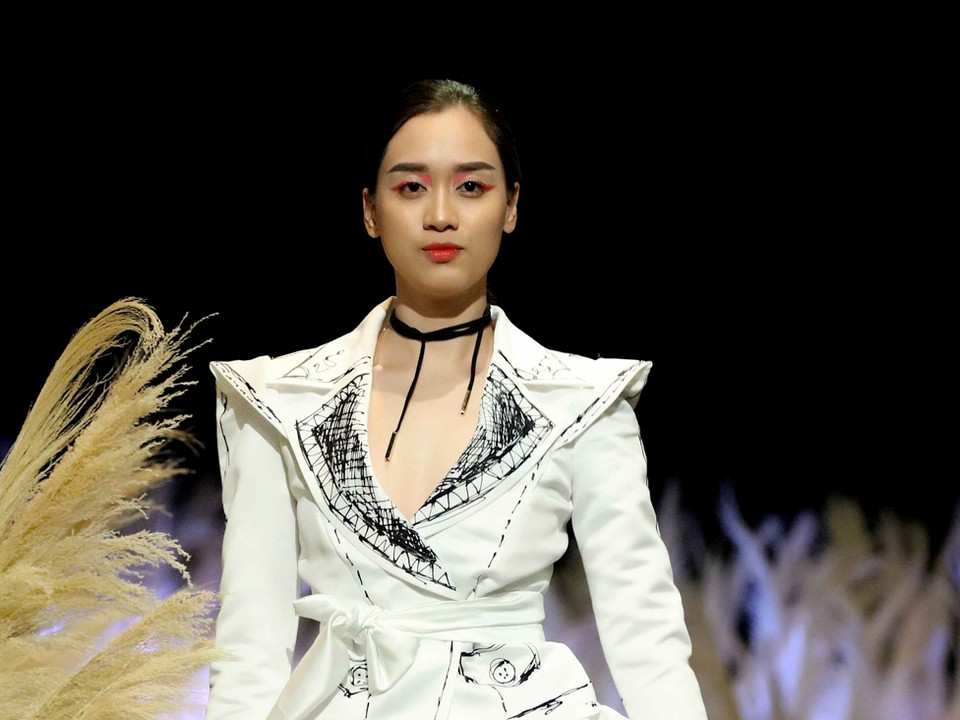 Bộ sưu tập 'Lưỡng tính' của nhà thiết kế Cao Minh Tiến.