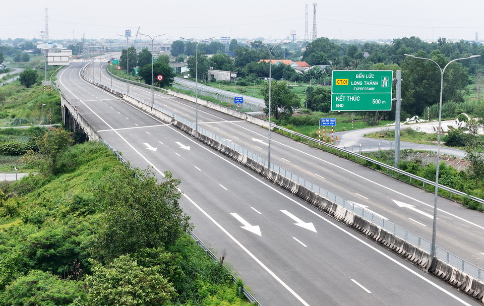 Đoạn Cao tốc Bến Lức-Long Thành gần điểm kết thúc ở huyện Bến Lức, tỉnh Long An. (Ảnh: Hồng Đạt/Vietnam+)