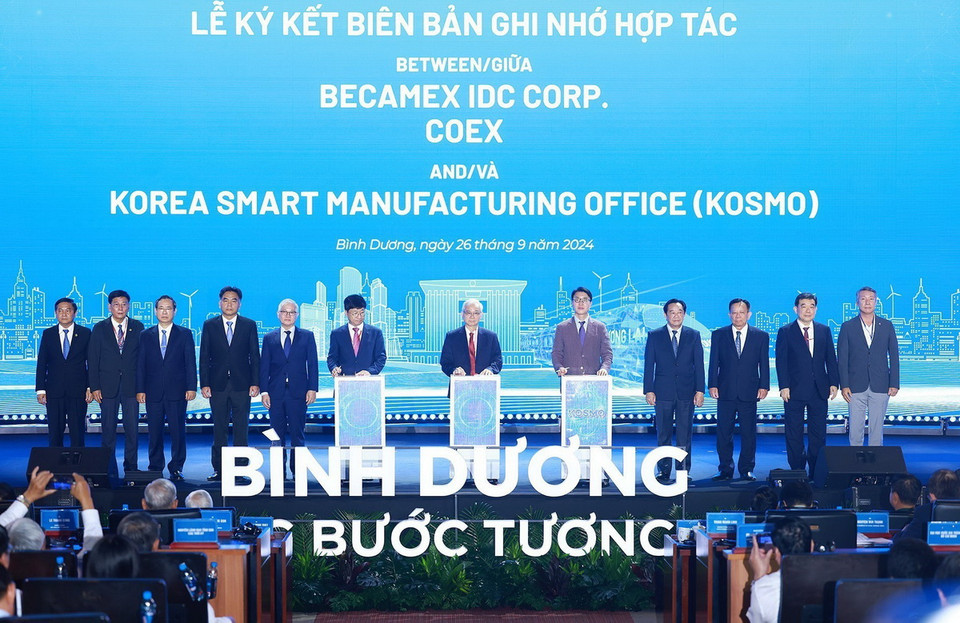Lễ ký biên bản ghi nhớ hợp tác giữa các nhà đầu tư. (Ảnh: Dương Giang/TTXVN)