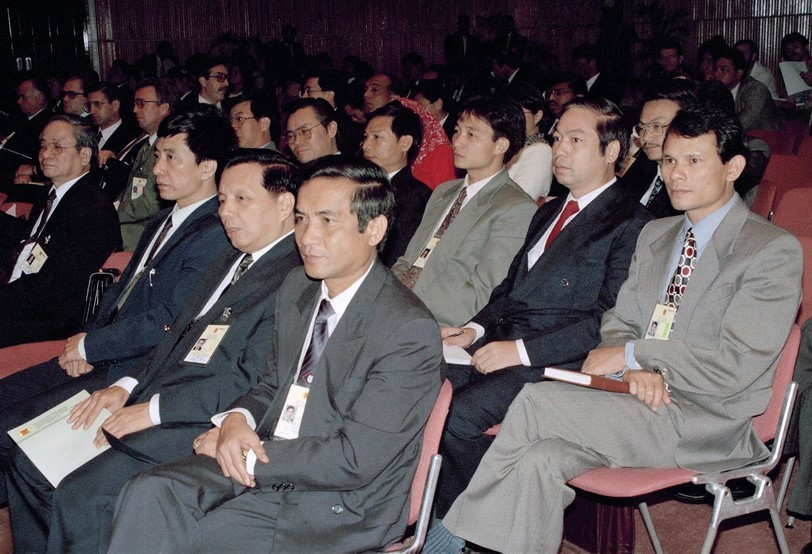 Đoàn đại biểu Việt Nam dự Hội nghị thường niên Bộ trưởng Ngoại giao ASEAN lần thứ 28, sáng 29/7/1995. (Ảnh: Trần Sơn/TTXVN)