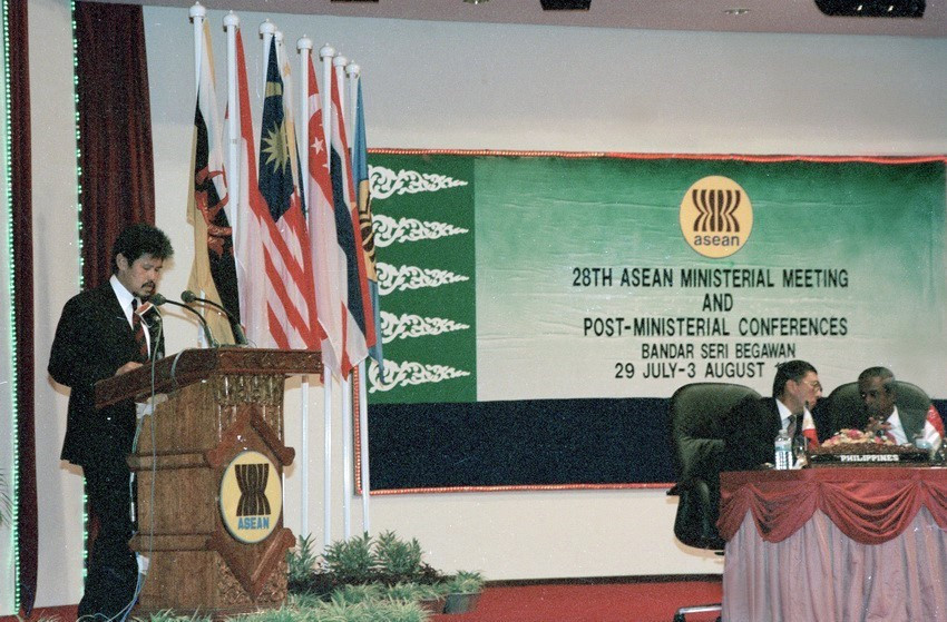 Bộ trưởng Ngoại giao Brunei Mohamed Bolkiah phát biểu, chào mừng Việt Nam là thành viên thứ 7 của ASEAN. (Ảnh: Trần Sơn/TTXVN)