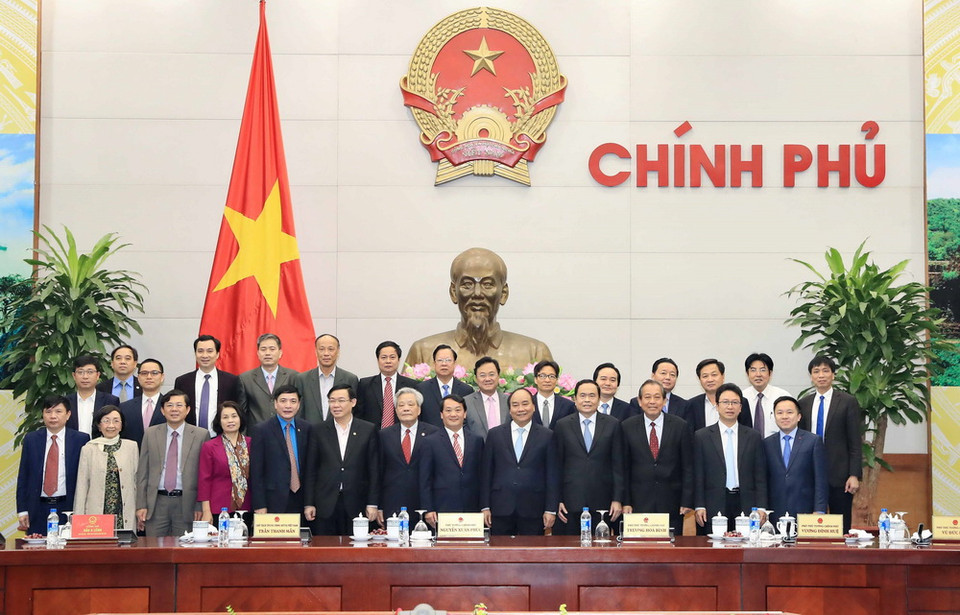 Thủ tướng Nguyễn Xuân Phúc và các đại biểu tham dự buổi làm việc. (Ảnh: Thống Nhất/TTXVN)
