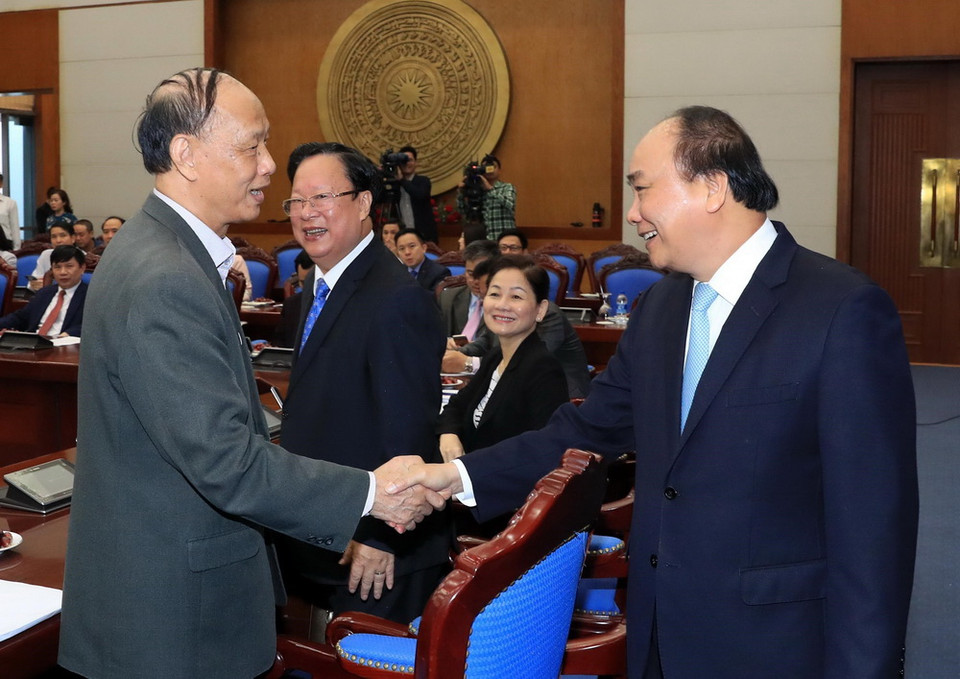 Thủ tướng Nguyễn Xuân Phúc và các đại biểu tham dự buổi làm việc. (Ảnh: Thống Nhất/TTXVN)