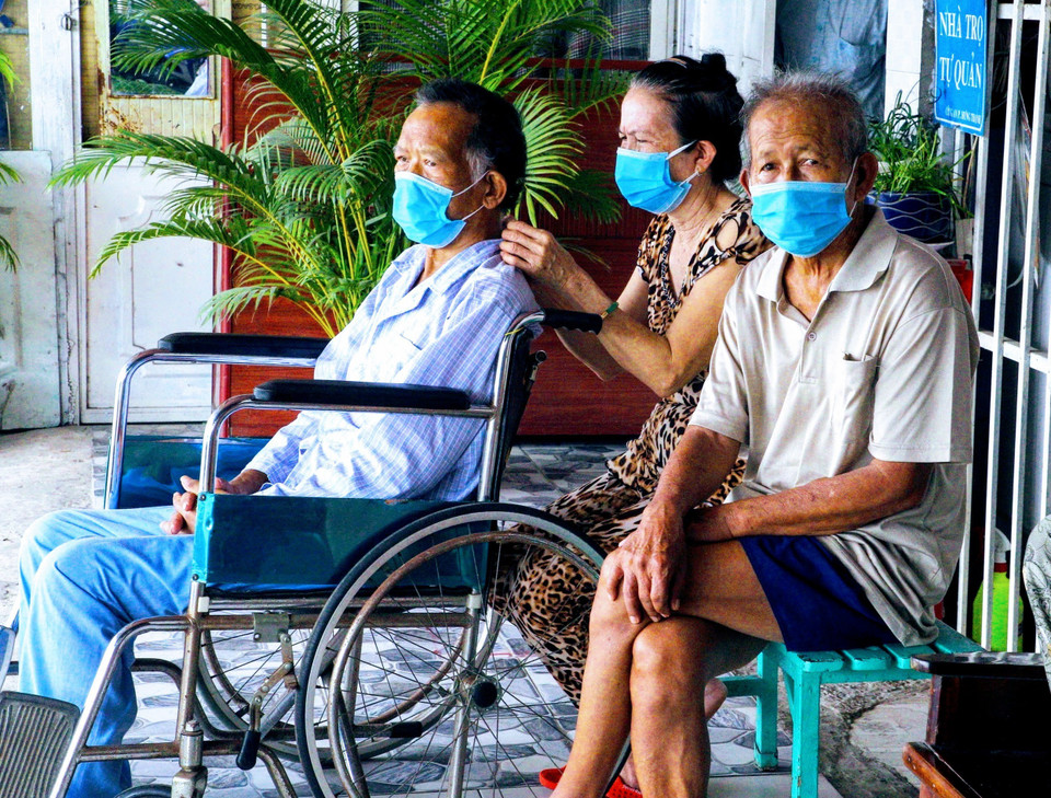 Đa số những bệnh nhân tại xóm chạy thận này có thâm niên điều trị dài. Người ít thì 1-2 năm, người nhiều đã trên 10 năm.(Ảnh: Thanh Liêm/TTXVN)