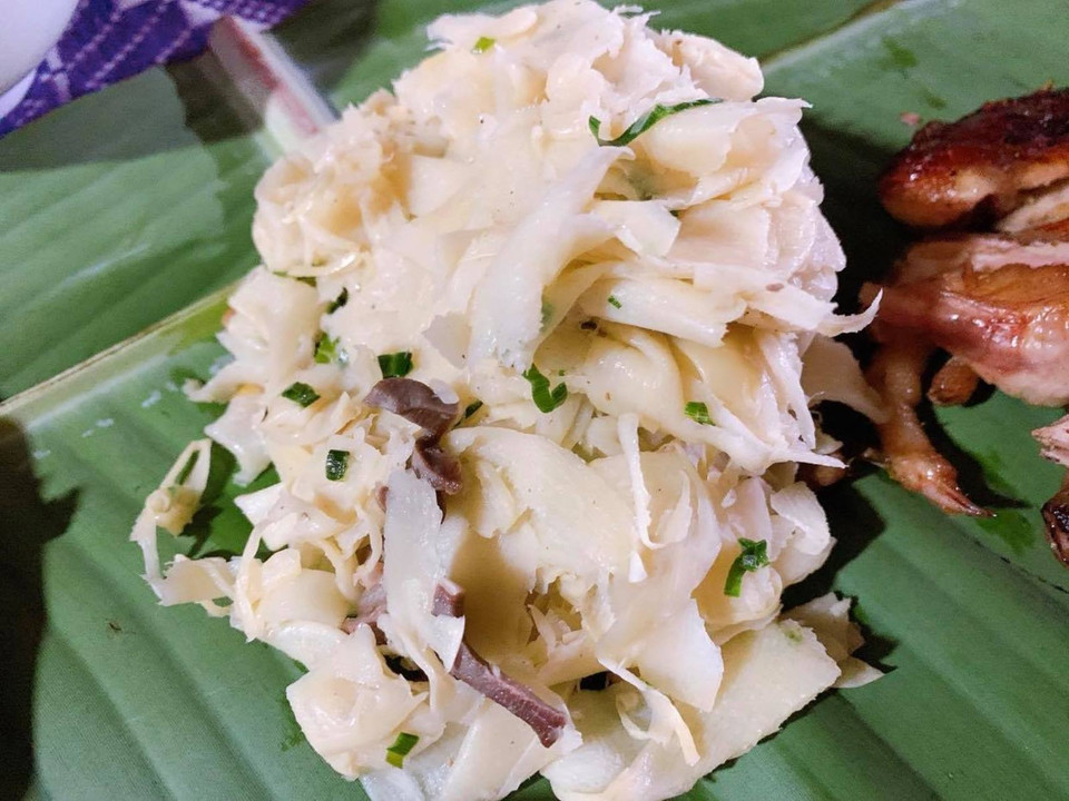 Măng rừng xào lòng mề gà. (Ảnh: Vietnam+)