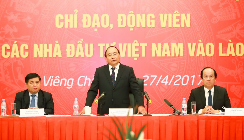 Thủ tướng Nguyễn Xuân Phúc chỉ đạo, động viên các nhà đầu tư Việt Nam vào Lào. Trong ảnh: Thủ tướng Nguyễn Xuân Phúc phát biểu. (Ảnh: Thống Nhất/TTXVN)