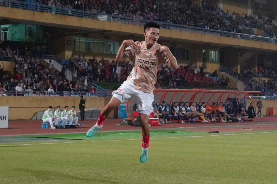 Pha ăn mừng của cầu thủ mang áo số 18. (Ảnh: Việt Anh/Vietnam+)