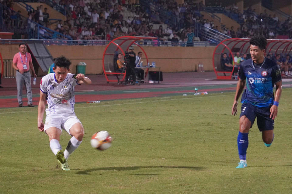 Câu lạc bộ Hà Nội kiểm soát thế trận và tạo ra nhiều cơ hội nguy hiểm. (Ảnh: Việt Anh/Vietnam+)