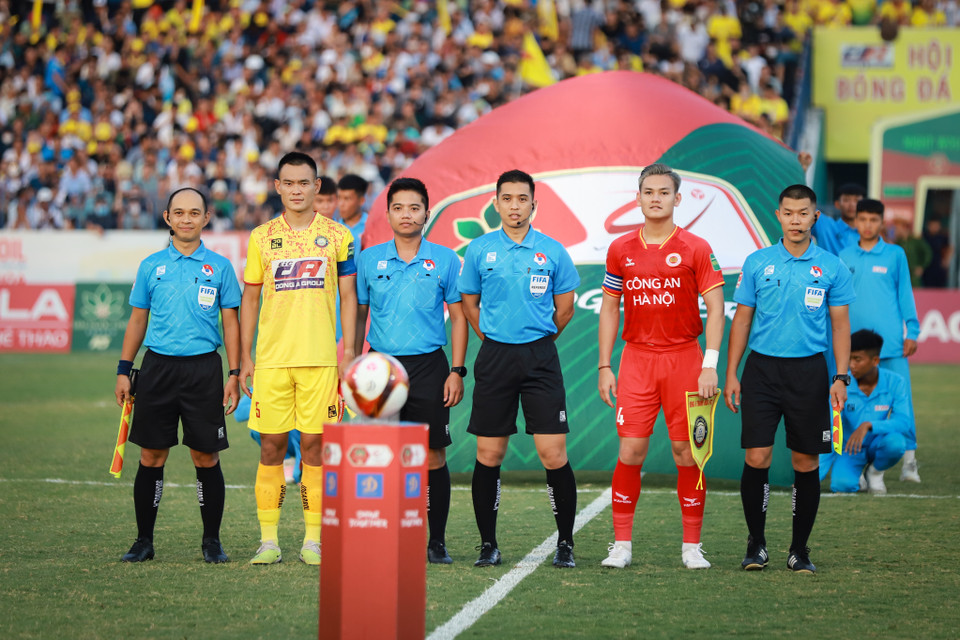 Trước vòng 10, Đông Á Thanh Hóa và Công an Hà Nội là hai đội bóng đang chia nhau hai vị trí dẫn đầu trên bảng xếp hạng V-League 2023. (Ảnh: Việt Anh/Vietnam+)