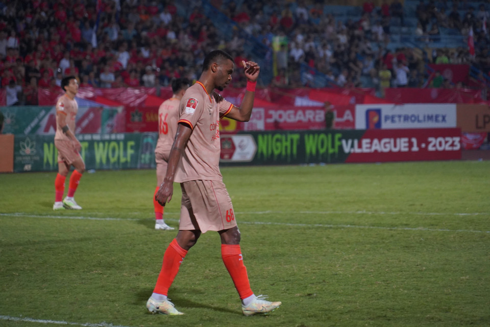 Trận hòa 0-0 khiến Công an Hà Nội có nguy cơ bị Hà Nội FC chiếm mất vị trí thứ 2, và bị đội đầu bảng Thanh Hóa nới rộng khoảng cách lên thành 6 điểm sau vòng 10. (Ảnh: Hoài Nam/Vietnam+)