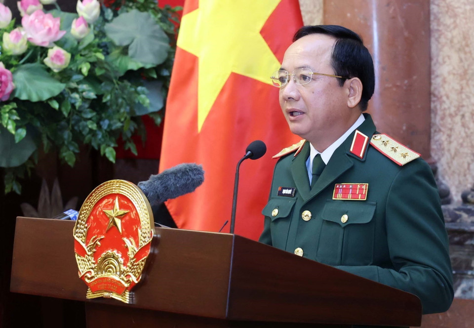 Thượng tướng Trịnh Văn Quyết, Chủ nhiệm Tổng cục Chính trị Quân đội Nhân dân Việt Nam phát biểu nhận nhiệm vụ. (Ảnh: Nhan Sáng/TTXVN)