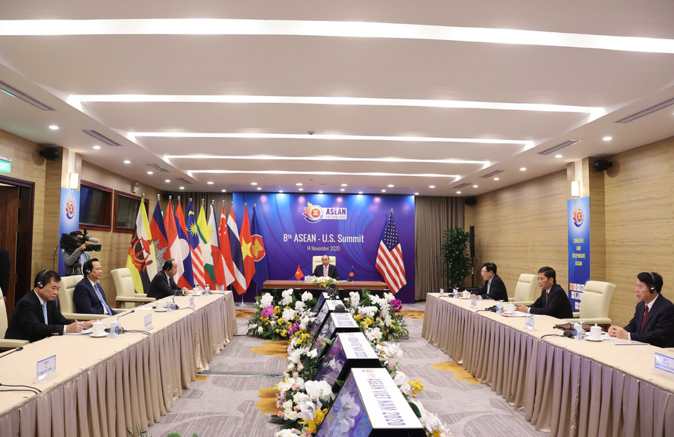 Thủ tướng Nguyễn Xuân Phúc, Chủ tịch ASEAN 2020 chủ trì Hội nghị Cấp cao ASEAN-Hoa Kỳ lần thứ 8 tại điểm cầu Hà Nội. (Ảnh: Thống Nhất/TTXVN)