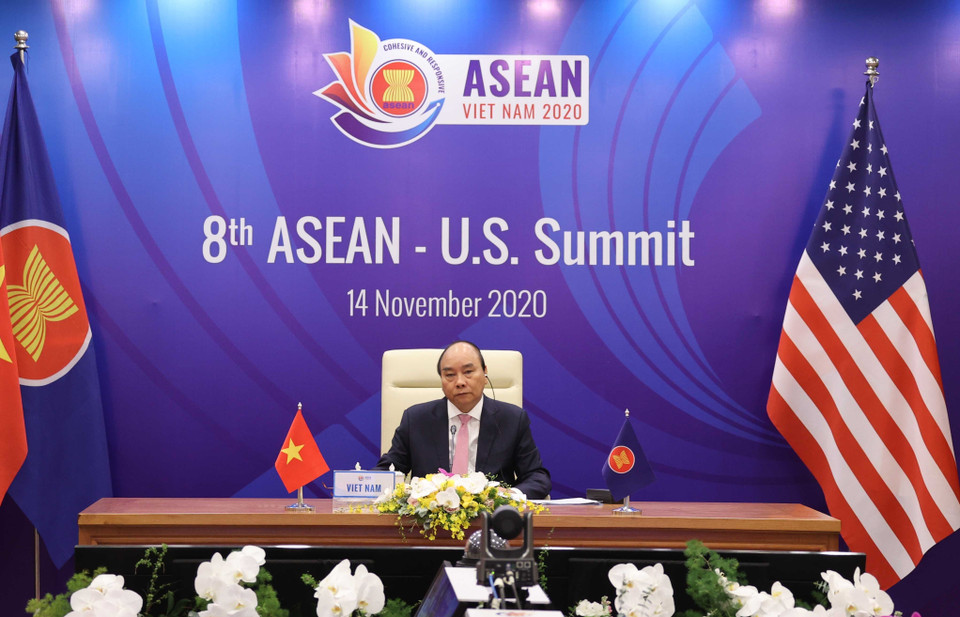 Thủ tướng Nguyễn Xuân Phúc, Chủ tịch ASEAN 2020 chủ trì Hội nghị Cấp cao ASEAN-Hoa Kỳ lần thứ 8 tại điểm cầu Hà Nội. (Ảnh: Thống Nhất/TTXVN)