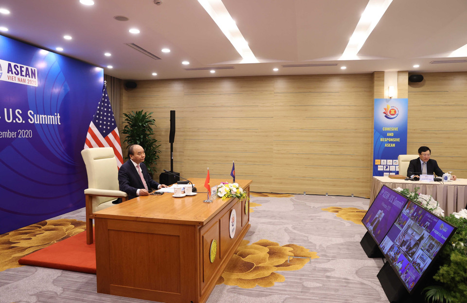 Thủ tướng Nguyễn Xuân Phúc, Chủ tịch ASEAN 2020 chủ trì Hội nghị Cấp cao ASEAN-Hoa Kỳ lần thứ 8 tại điểm cầu Hà Nội. (Ảnh: Thống Nhất/TTXVN)