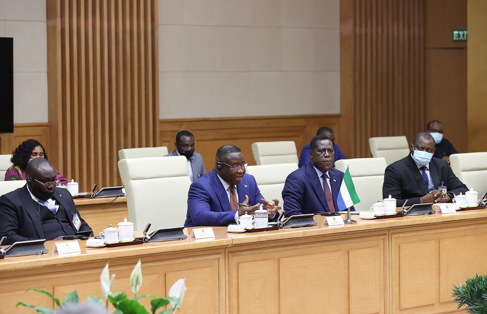 Tổng thống Cộng hòa Sierra Leone Julius Maada Bio phát biểu tại cuộc hội kiến. (Ảnh: Dương Giang/TTXVN)