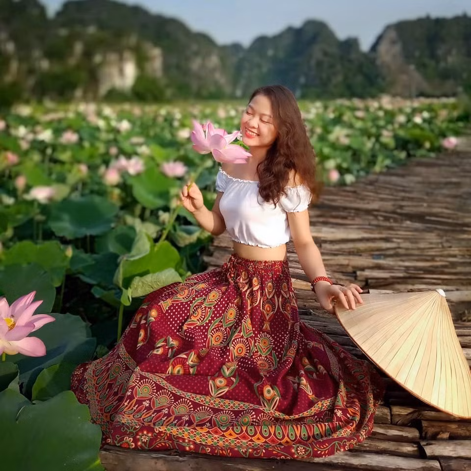 Rộng 1ha, hồ sen này đến nay vẫn nở rộ vì giống sen đặc biệt được trồng ở đây. (Ảnh: Vietnam+)